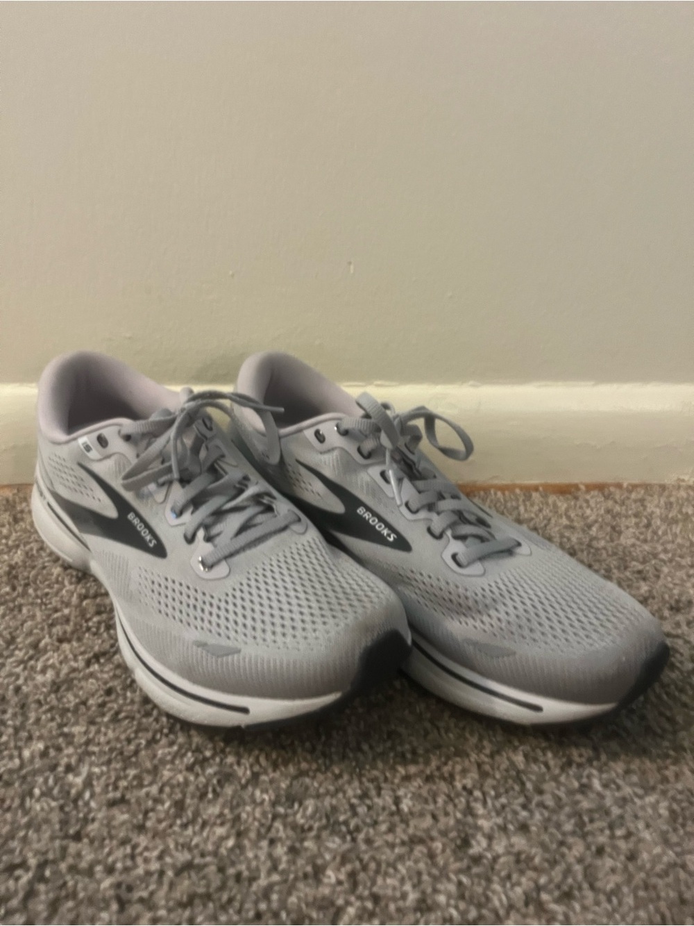 Brooks Ghost 15 Running Shoe - Light Gray w/ Black and White - Picture 8 of 9